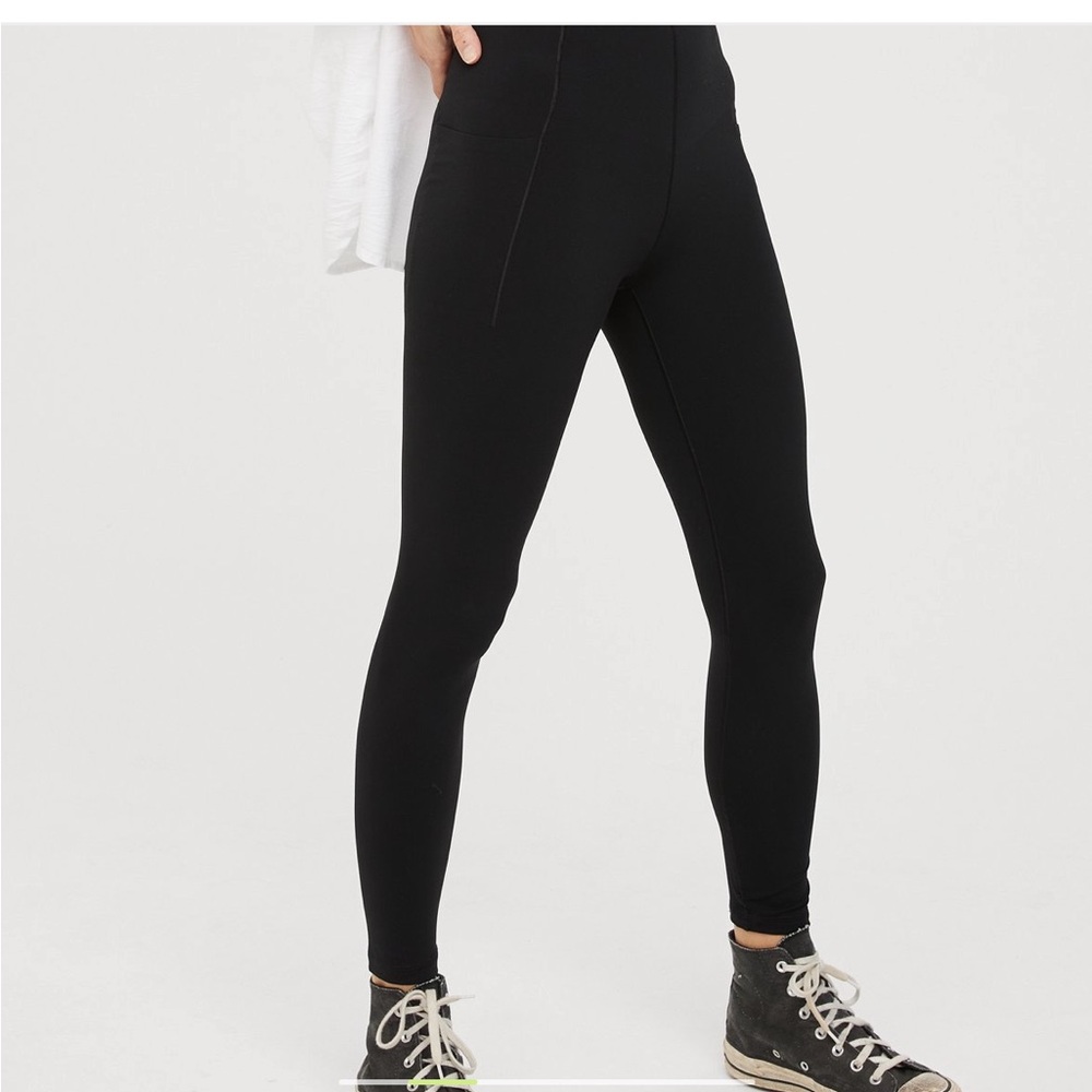 Brand new Aerie Offline leggings that are in a size medium and have pockets